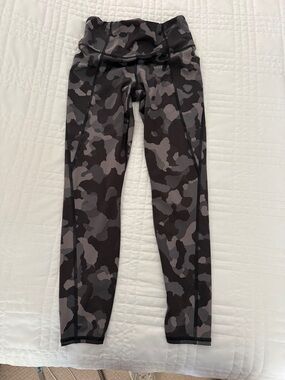 Athleta Gray & Black Camo Performance Leggings